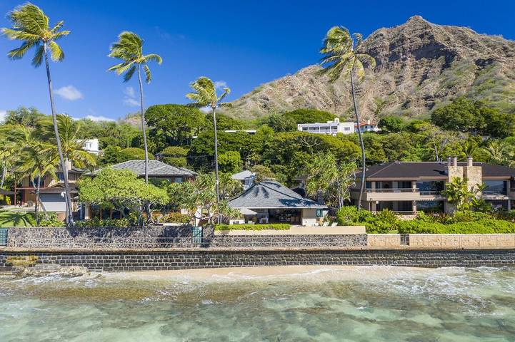 Vacation home for 8 people, with yard on Oahu