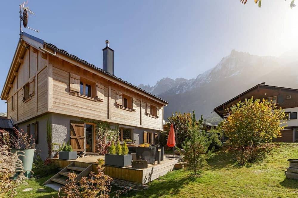 Chalet Benoit · Modern Chalet 8 Pax | Free Parking | Terrace in Chamonix, Mont Blanc-massief