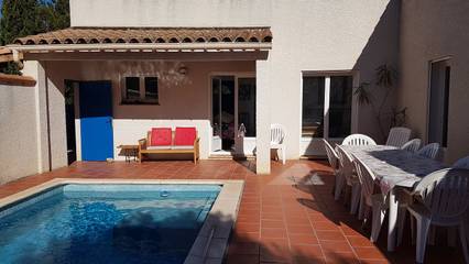 Villa pour 10 personnes, avec jardin ainsi que piscine et terrasse dans l' Aude