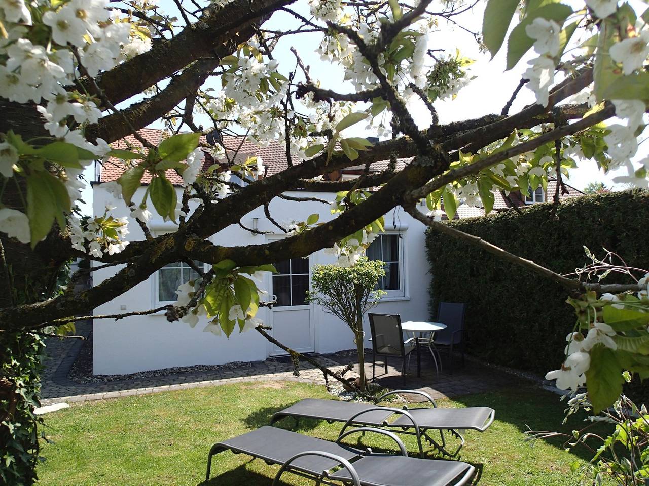 Entire apartment, Apartment 3 with Private Garden and Wi-Fi in Meersburg, Region Bodensee-Oberschwaben