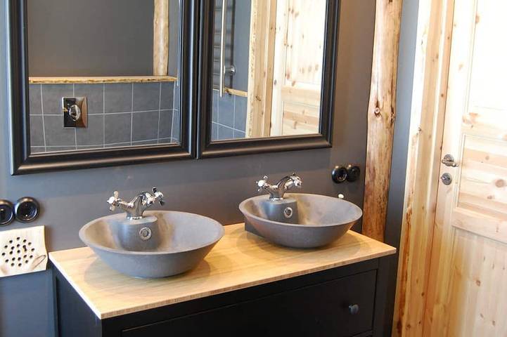Luxuriöse Stuga am See mit privatem Zugang zum Seeufer, Sauna und Anlegestelle in Jämtland