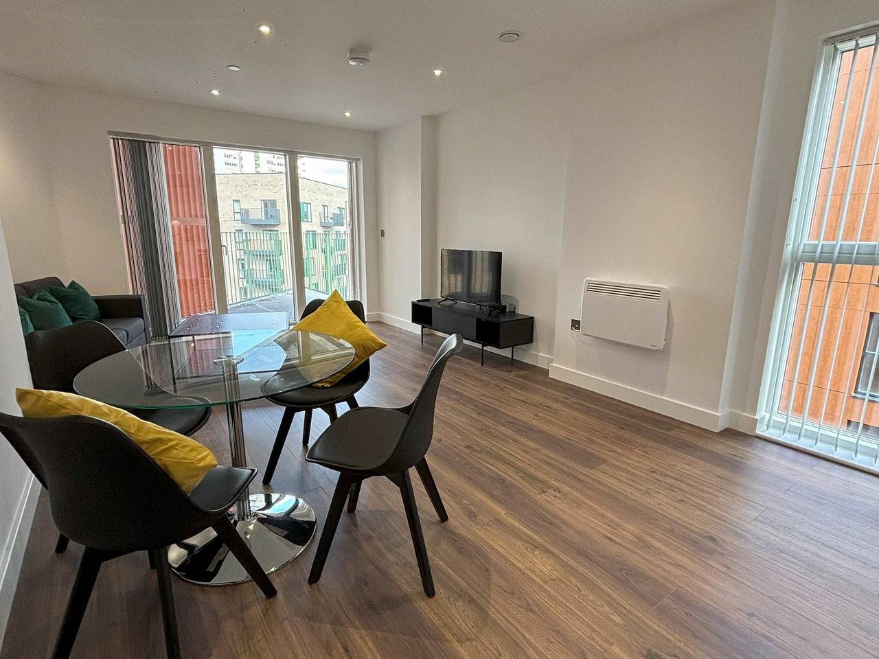 Entire apartment, Bracknell 2Br Apt | Parking | Wifi  | Nr Ascot in Bracknell, Berkshire