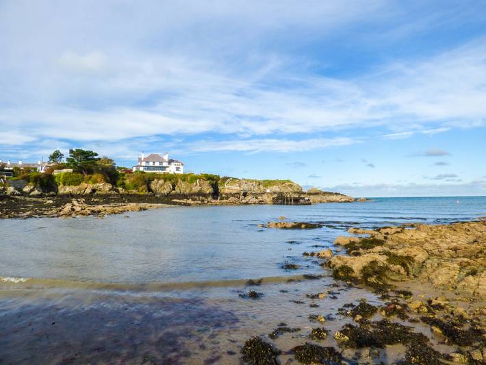 Log cabin for 14 people, with garden, with pets on the Isle of Anglesey
