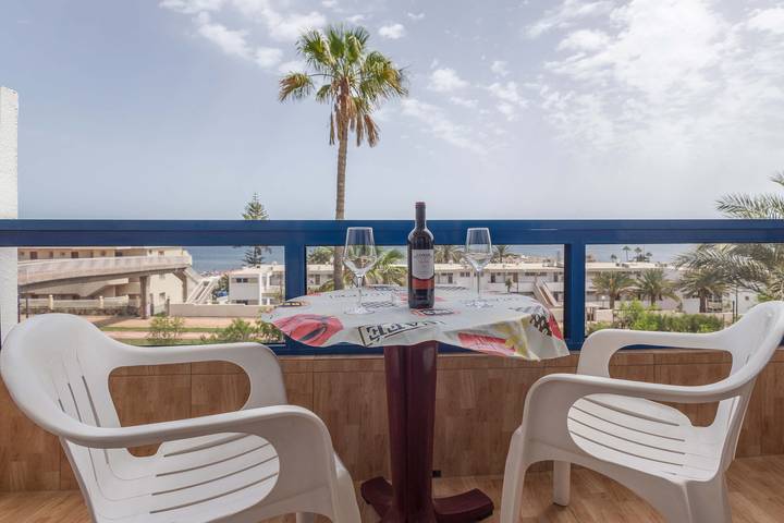 Apartamento para 3 personas, con vistas al mar además de vistas y balcón en Playa de las Burras