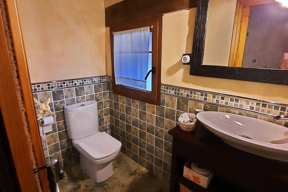 Apartamento entero, Habitación con vistas a la montaña, jardín compartido y Wi-Fi in Valle de Carranza, Cordillera Cantábrica