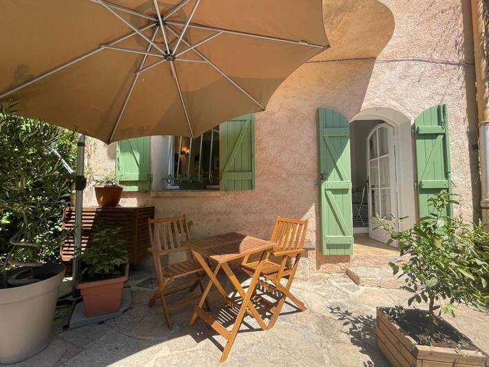Gîte pour 2 personnes, avec terrasse dans Office De Tourisme De Bormes Les Mimosas - Le Port - 2