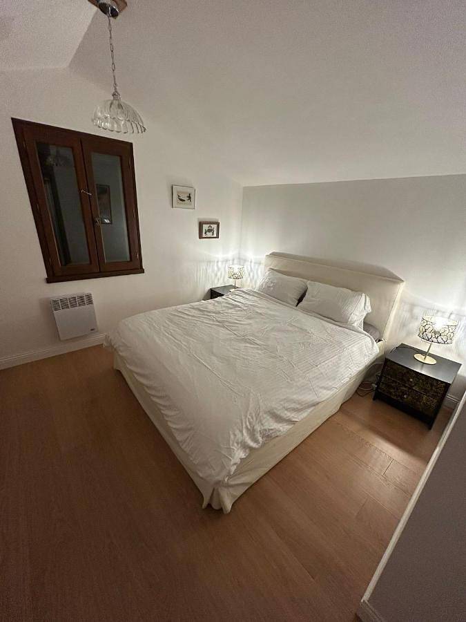 Location de vacances pour 6 personnes, avec piscine ainsi que vue et terrasse à Tourliac - 3