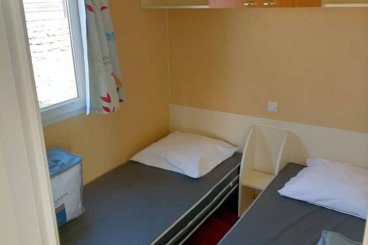 Mobil home pour 4 personnes, avec jardin à Cabariot - 2