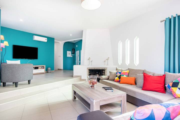 Villa 'Villa Patio' met Privéterras, Wi-Fi en Airconditioning in Albufeira e Olhos de Água, Faro District