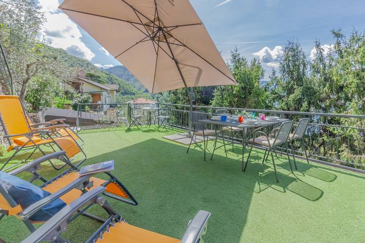 Gîte pour 4 personnes, avec jardin ainsi que terrasse et vue sur le lac dans Perledo - 3