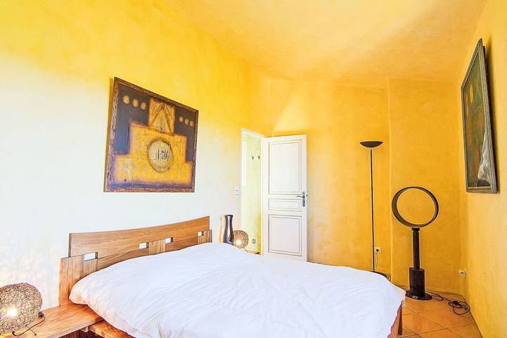 Belle maison de vacances privée pour 9 personnes avec WIFI, piscine privée, TV et terrasse in Cucuron, Parc naturel régional du Luberon