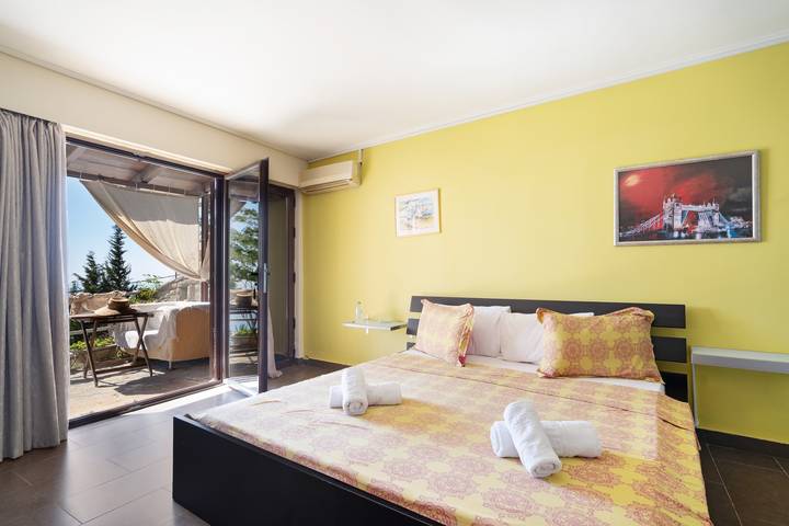 Entire studio, Studio Apartment 'Tajo Suite' with Sea View, Wi-Fi and Air Conditioning in Greece