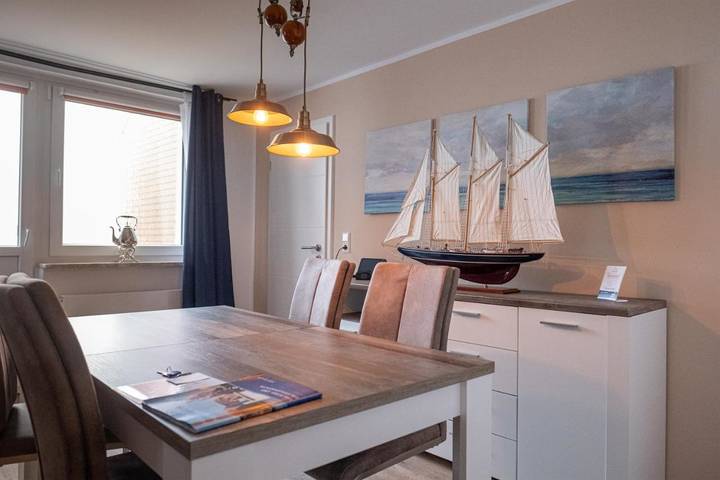 Vakantiewoning voor 4 personen, with Balkon and Terras as well as Tuin and Uitzicht op het meer in Helgoland