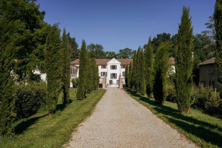 Gîte pour 2 personnes, avec vue ainsi que piscine et jardin à Romanèche-Thorins - 2