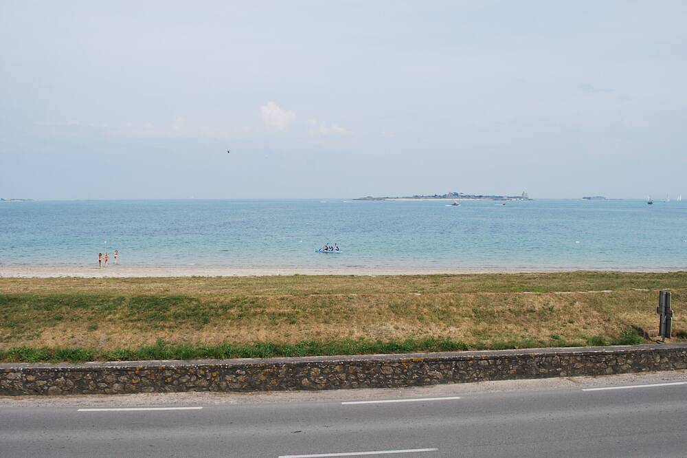 Entire apartment, Furnished *** in Saint-Vaast-la-Hougue facing the sea and the island of Tatihou in Saint-Vaast-la-Hougue, Cherbourg region