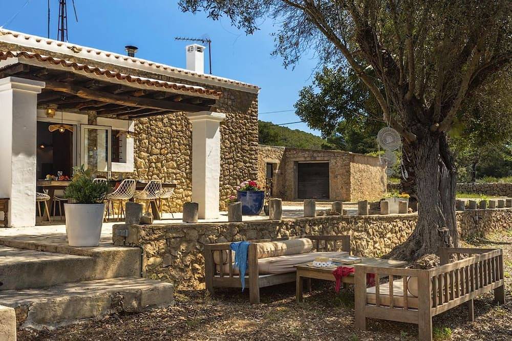 New! Villa Can Cardona in Santa Agnès de Corona, Sant Antoni de Portmany