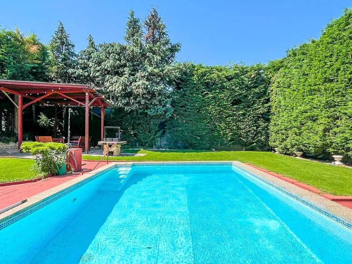 Villa pour 8 personnes, avec jacuzzi ainsi que jardin et piscine à Budapest - 2