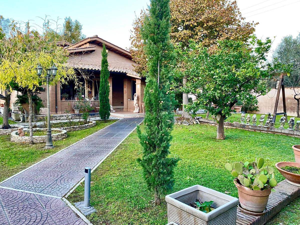 Villa in Roma, Provincia di Roma