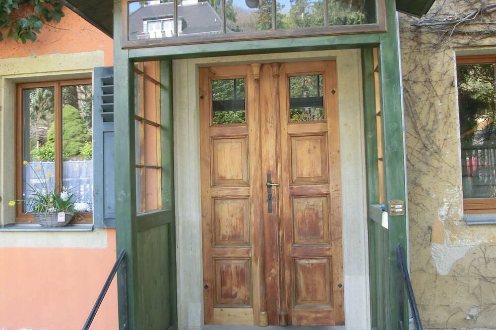 Ganze Wohnung, Ferienwohnung mit Charme, Entspannen mitten im Grünen im schönen Elbtal in Loschwitz, Dresden