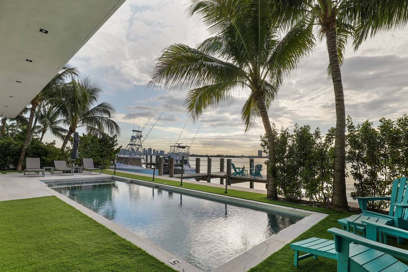 Vacation Rental for 9 Guests in North Bay Village, Florida