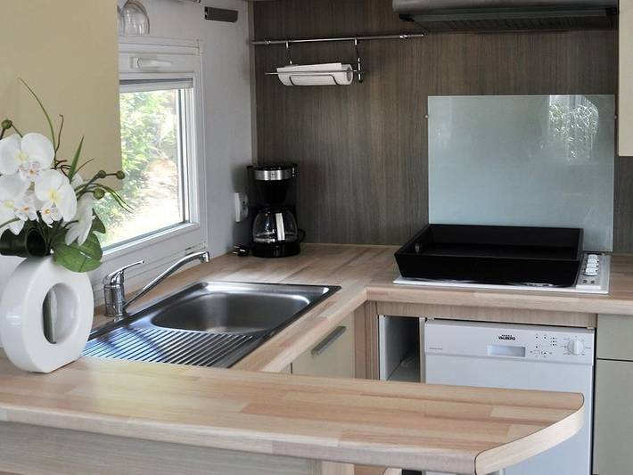 Camping Résidentiel La Pinède - Mobilheim 4 personen - Malediven Comfort – 2 Schlafzimmer, 32 m² – *Klimaanlage, Terrasse, Tv* in Castelnau-de-Guers, Mittelmeerküste (Frankreich)