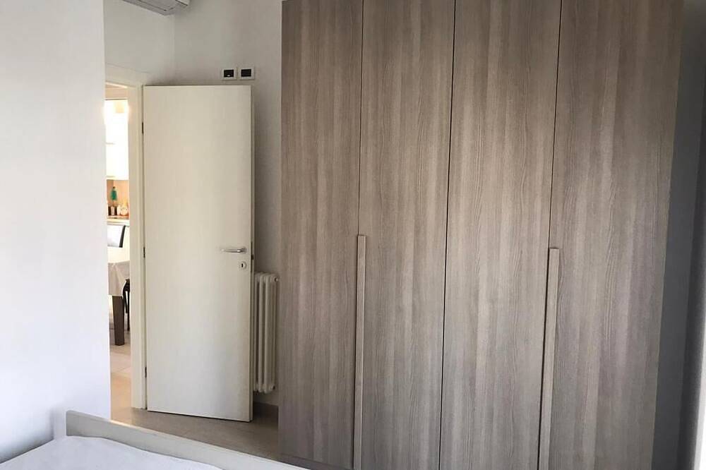 Apartamento entero, Sicily house 100 mt from the sea, garden, climate, terrace, laundry room in Provincia de Ravenna