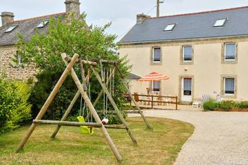 Gîte pour 6 personnes, avec terrasse et jardin à Plomodiern