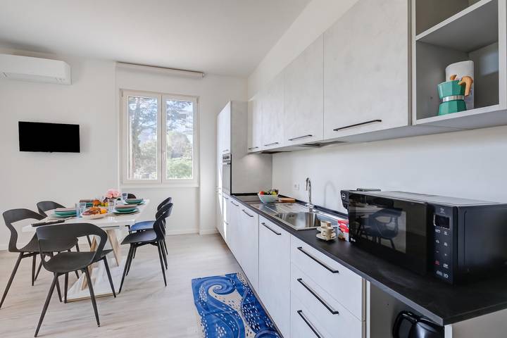 Apartamento entero, La Maison Fleurie Appartamento Glicine 2Br Walk Beach in Spiaggia Desenzanino (Desenzano del Garda), Desenzano del Garda