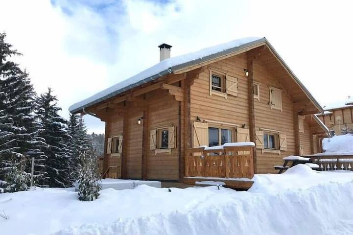 Chalet pour 14 personnes, avec jardin et jacuzzi, animaux acceptés dans La Joue du Loup