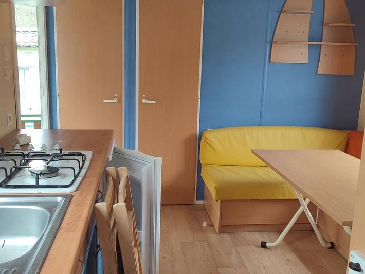 Camping pour 4 personnes, avec terrasse dans Région de Besse-et-Saint-Anastaise - 2