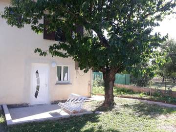 Gîte pour 4 personnes, avec terrasse à Jonage