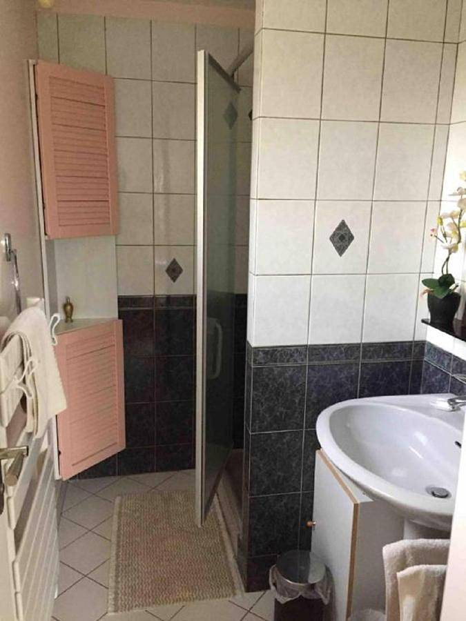 Double Room with Private Bathroom in Magny-les-Hameaux, Parc naturel régional de la Haute Vallée de Chevreuse