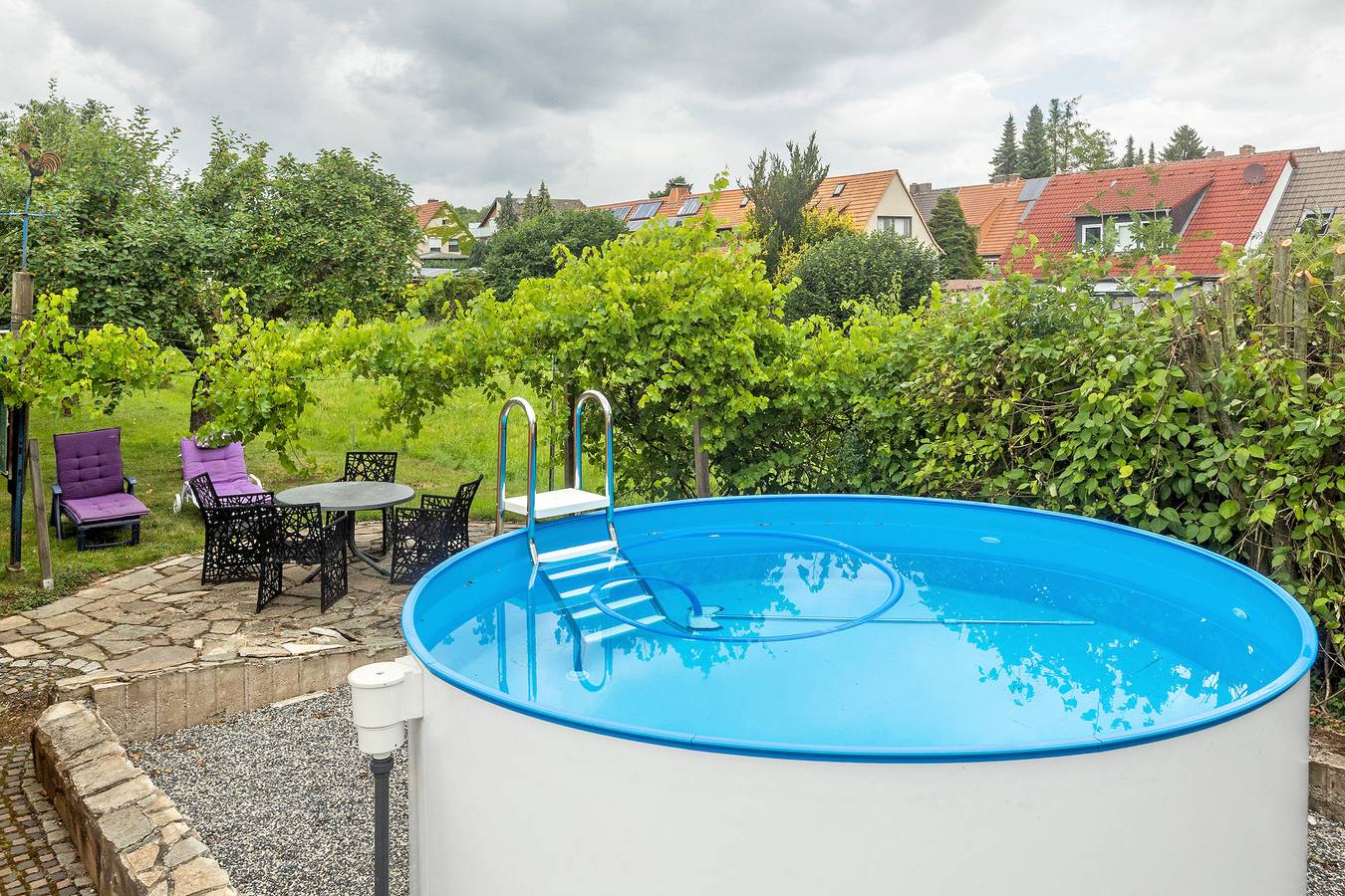 Apartamento entero, Apartamento 'Ruhepol, 75qm' con piscina compartida, jardín compartido y Wi-Fi in Vellmar, Hessisches Bergland