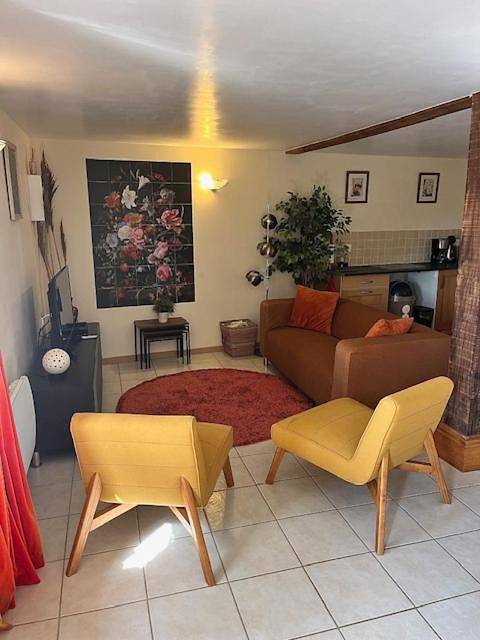 Gîte pour 4 personnes, avec vue ainsi que piscine et jardin, animaux acceptés à Beaulieu-sur-Sonnette