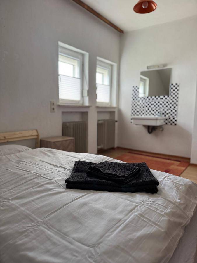 Modernes ruhiges Landhaus bei Kassel - Ganzes Ferienhaus mit 4 Schlafzimmern, Sauna & Garten in Niedenstein, Schwalm-Eder-Kreis