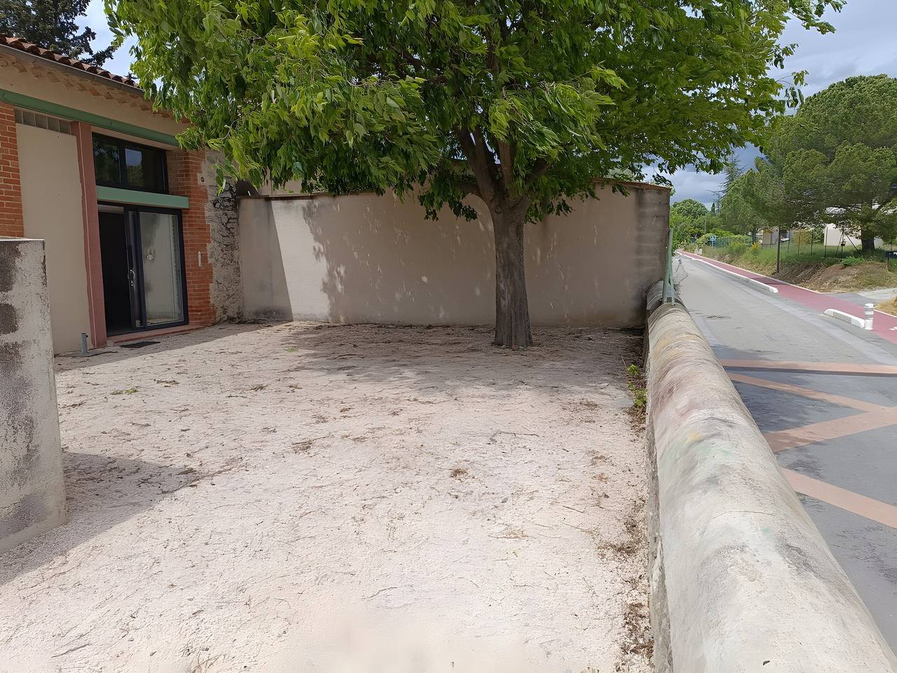 Le Gîte Du Vieux Mûrier Côté Est : jardin privé, Wi-Fi et climatisation in Saint-Jean-de-Serres, Région d'Alès