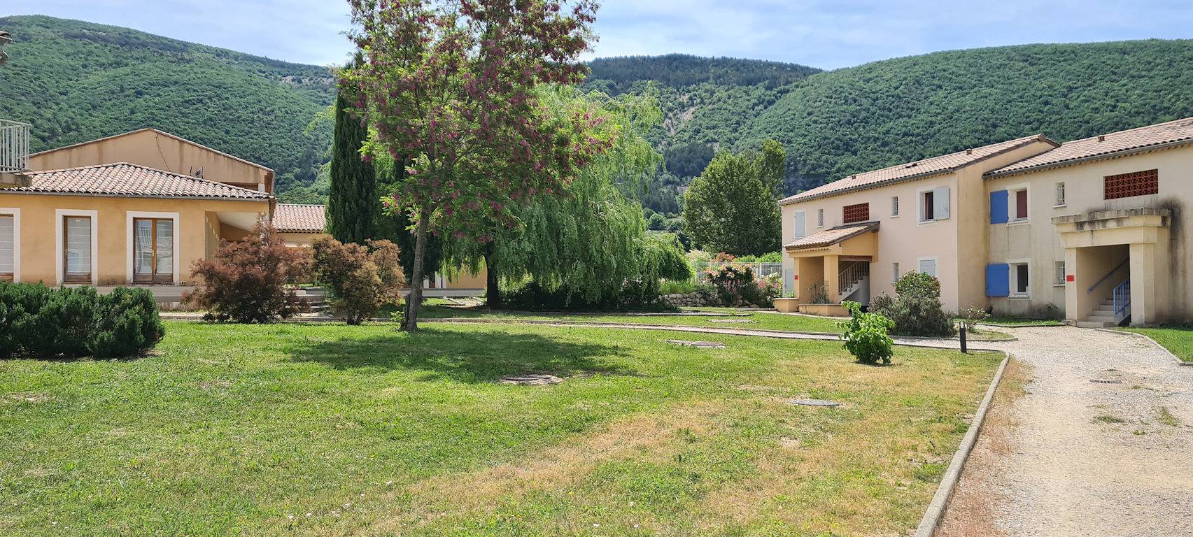 Appartement entier, Appartement T3 à Montbrun-les-Bains (Forfait curistes) in Montbrun-les-Bains, Région de nyons