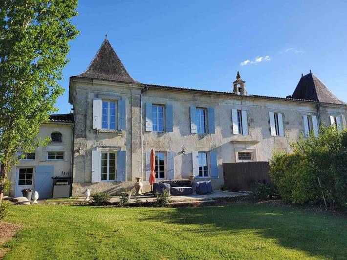 Chambre d’hôte pour 2 personnes, avec jacuzzi ainsi que jardin et piscine