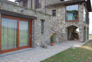 Gîte pour 4 personnes, avec vue ainsi que terrasse et jardin à Albareto