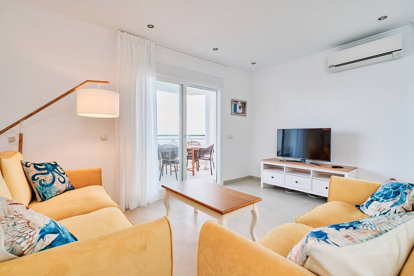 Entire apartment, Apartment 'First Line Oasis  Td05' with Sea View, Wi-Fi and Air Conditioning in Torrox Costa, Torrox