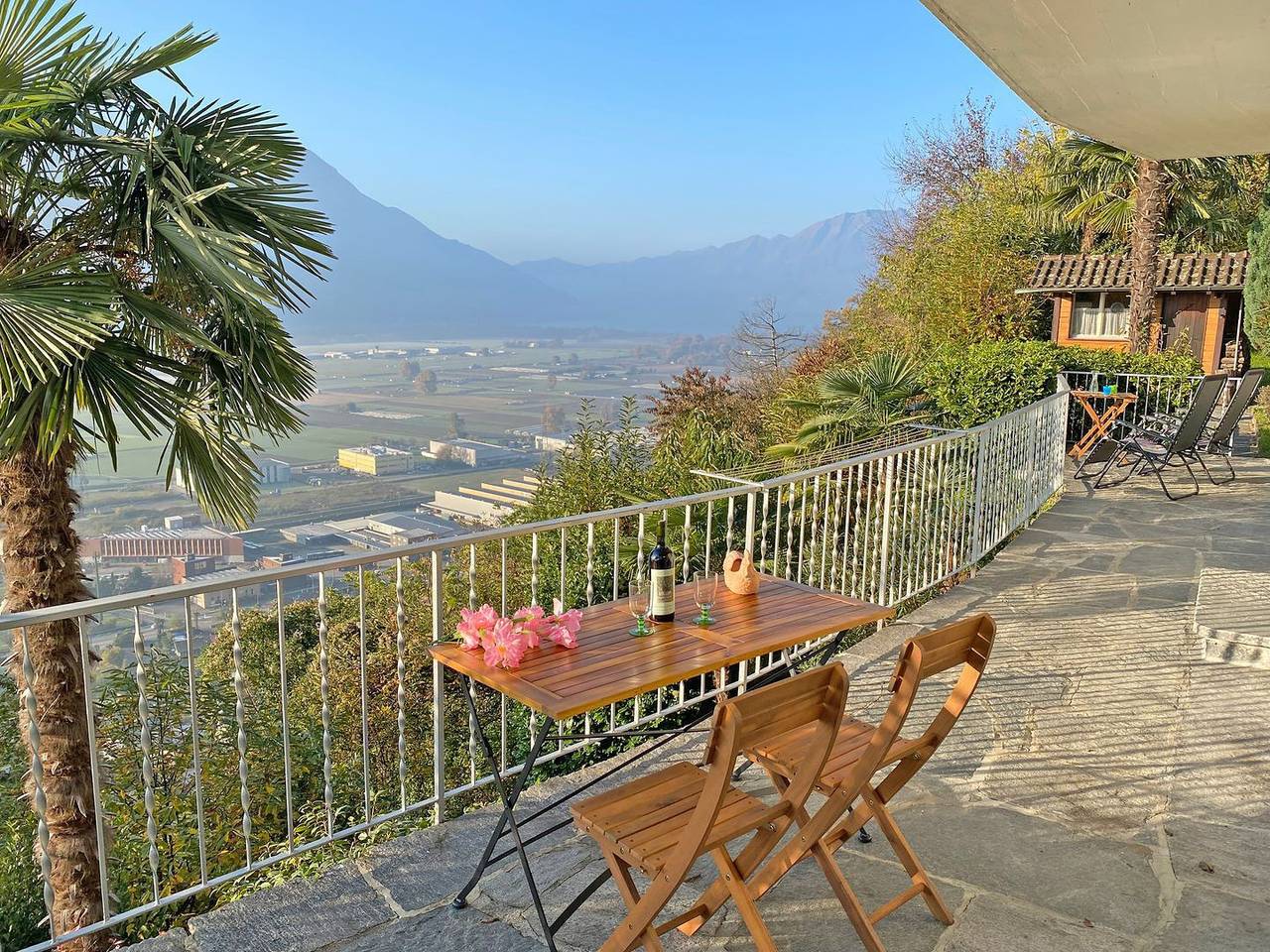 Ganze Wohnung, Charmante Wohnung im Parterre eines Zweifamilienhauses in Cugnasco-Gerra, Tessiner Alpen