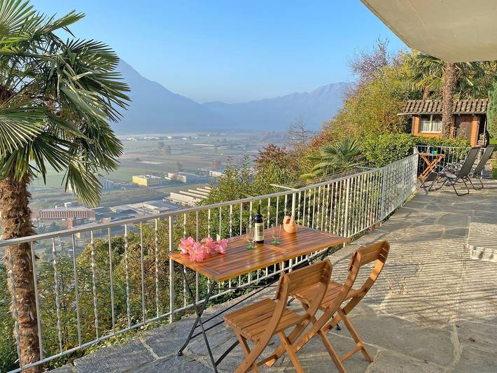 Ferienwohnung für 2 Personen, mit Seeblick und Ausblick sowie Garten und Terrasse
