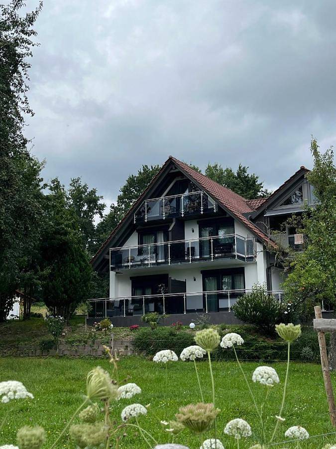 BnB für 2 Personen, mit Balkon und Terrasse sowie Garten und Ausblick in Überlingen