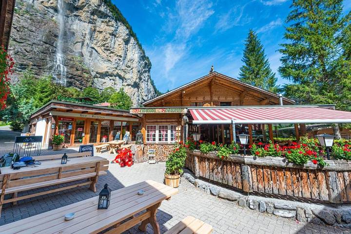 Bungalow für 2 Personen, mit Terrasse und Garten im Berner Oberland