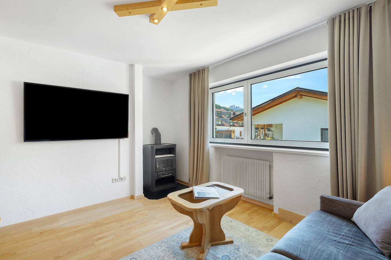 Appartamento intero, Appartamento "Hofer Monika" con vista sulle montagne, Wi-Fi, balcone e giardino in Lago di Braies, Villabassa e dintorni