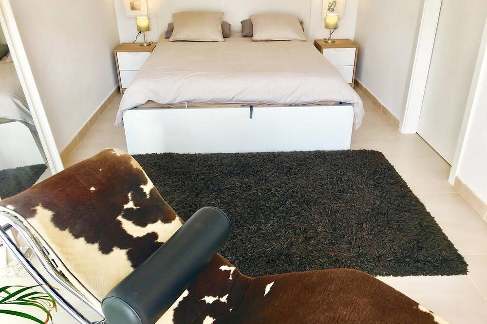 Charming house 3 blocks from the beach and 45 from Barcelona. vilanovaapartments in Cubelles, Garraf