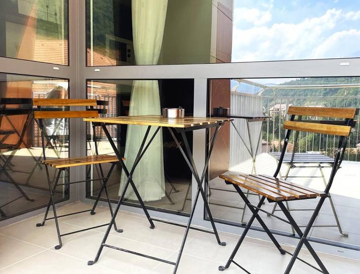 Gîte pour 4 personnes, avec Balcon et Jacuzzi ainsi que Terrasse et Piscine à Sinaia
