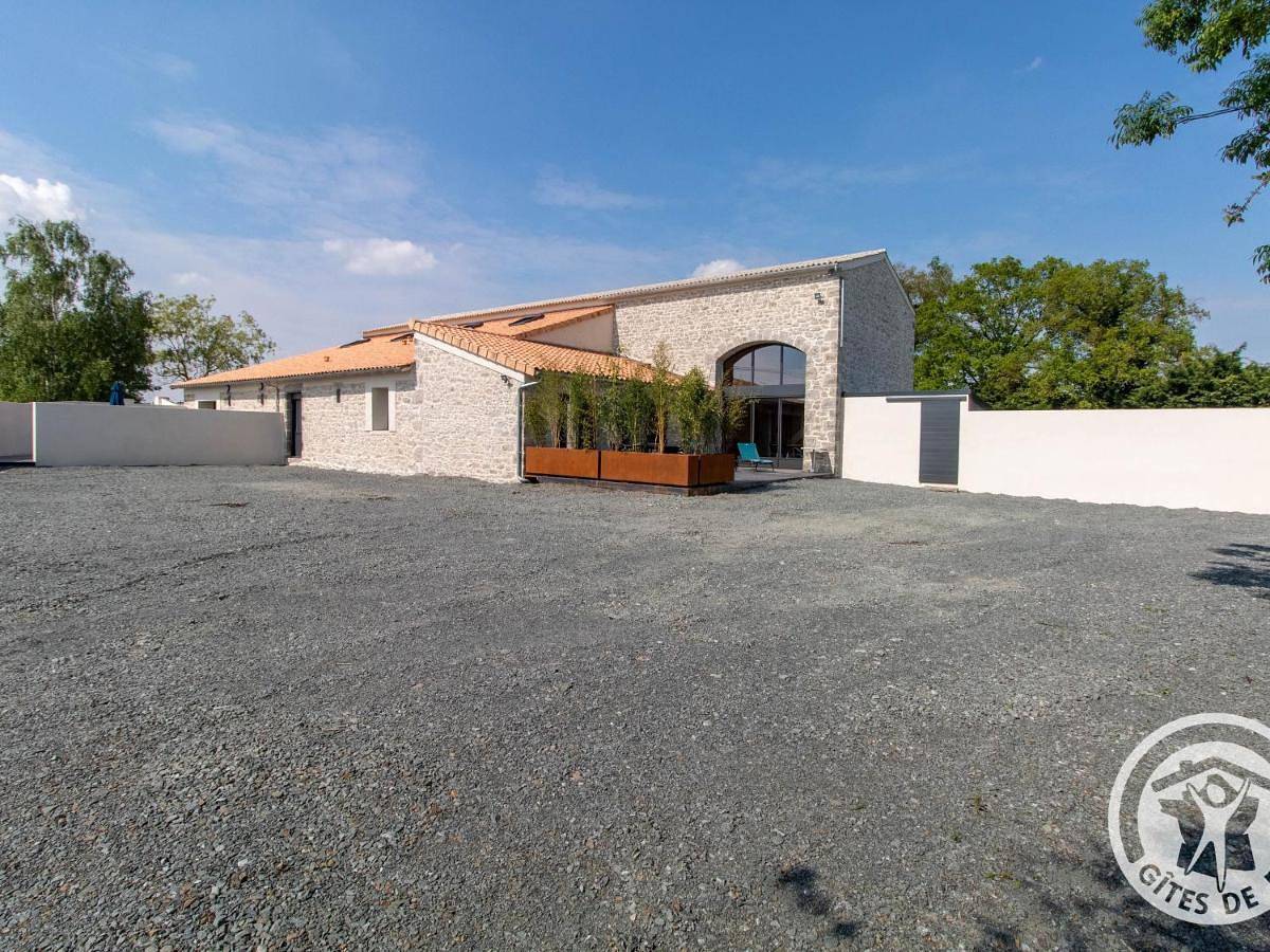 Gîte de groupe tout confort avec terrasses, proche de Nantes, Cholet et attractions touristiques - Fr-1-622-87 in Torfou, Région de Cholet