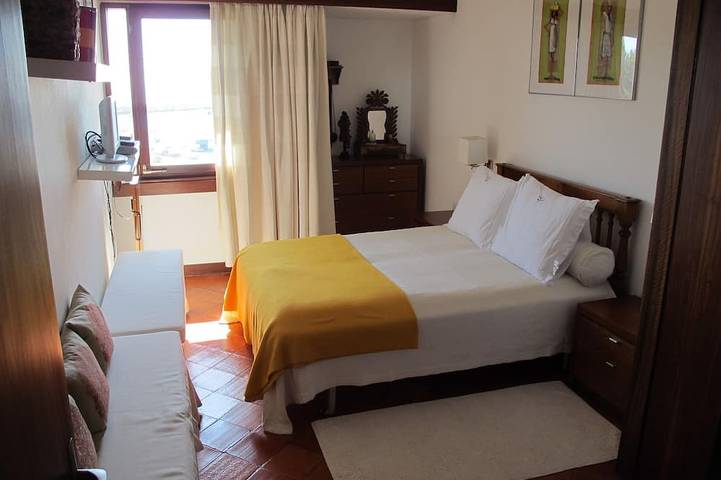 Maison de vacances en famille avec piscine, à 25 m de la plage in Praia do Ouro, Sesimbra