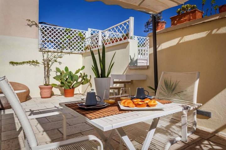 Chambre d’hôte pour 3 personnes, avec terrasse ainsi que jacuzzi et piscine, animaux acceptés à Lecce - 2